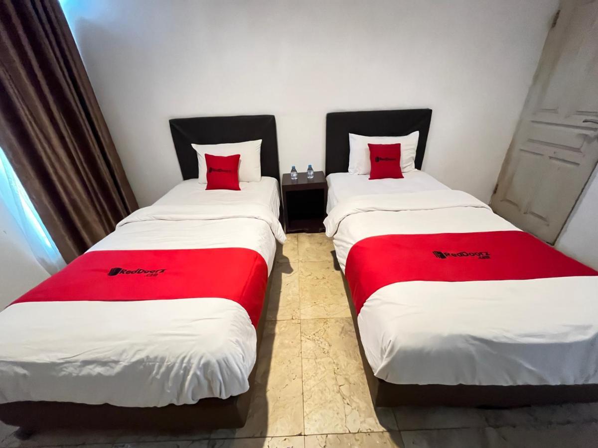 Reddoorz Near Kantor Walikota 美娜多 外观 照片