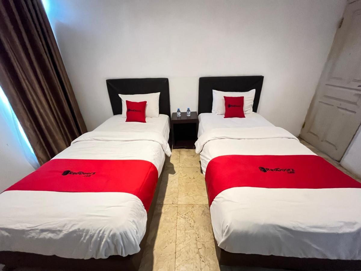 Reddoorz Near Kantor Walikota 美娜多 外观 照片