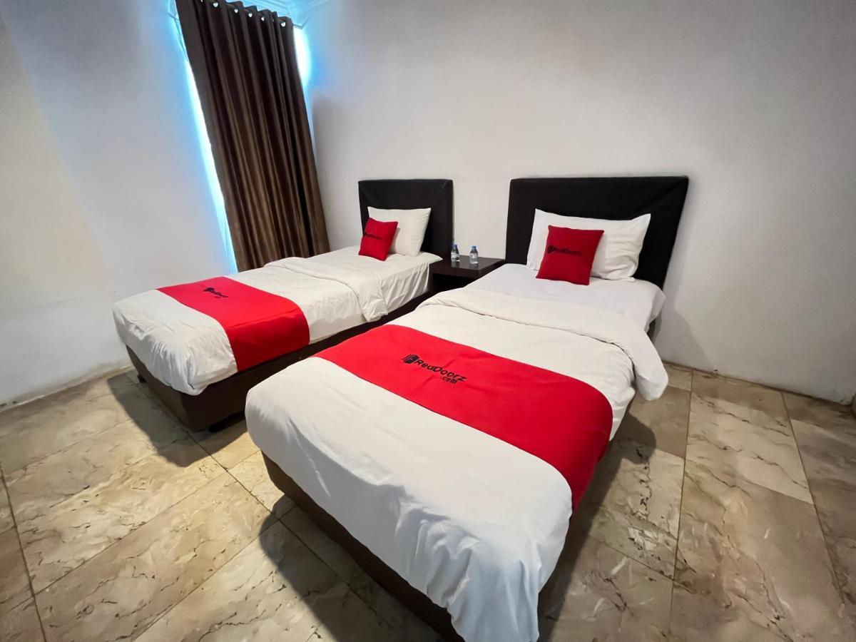 Reddoorz Near Kantor Walikota 美娜多 外观 照片